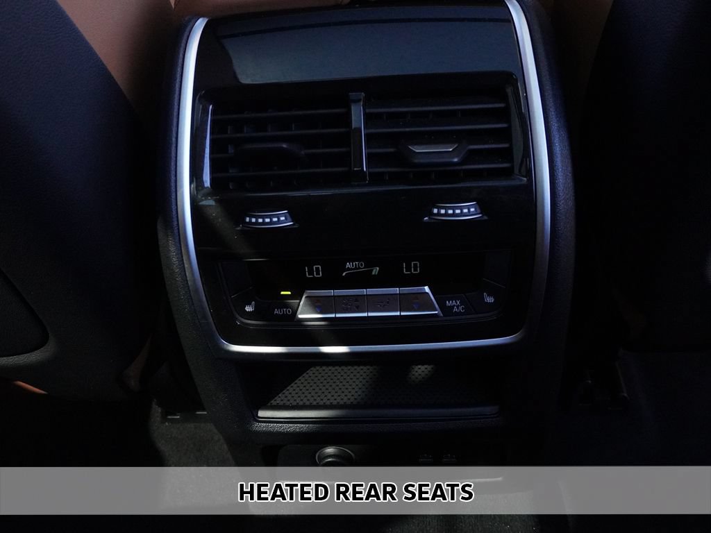 Used 2024 BMW X7 xDrive40i w/ Premium Package AWD/4WD image 9