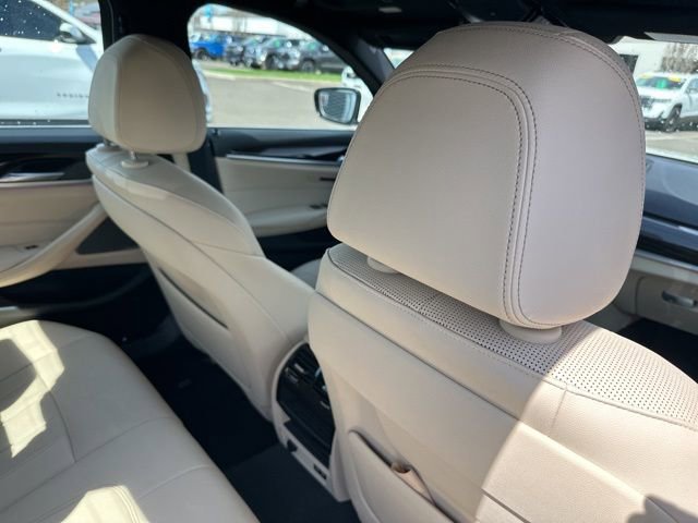 Used 2021 BMW 530i xDrive w/ Premium Package image 14