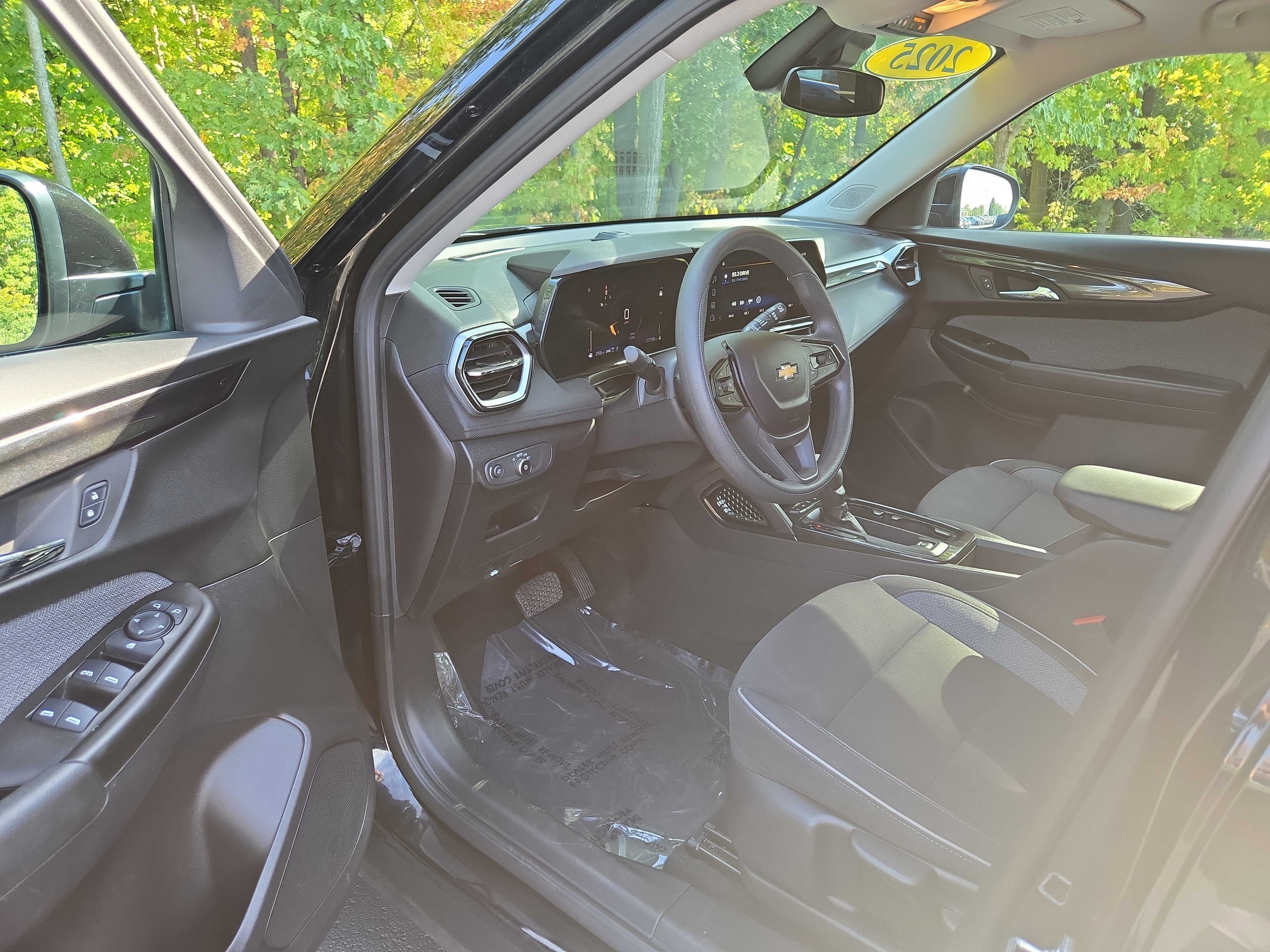 Used 2025 Chevrolet TrailBlazer LT image 11