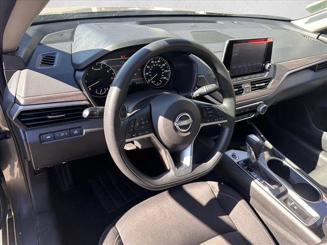 Used 2024 Nissan Altima 2.5 SV image 10