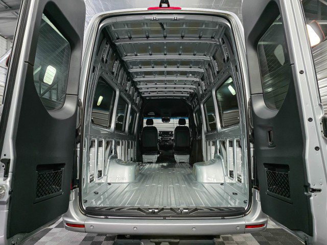Used 2022 Mercedes-Benz Sprinter 3500 image 12