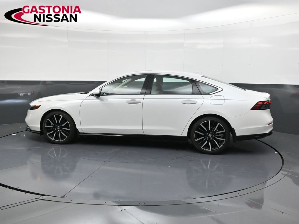 Used 2024 Honda Accord Touring image 9