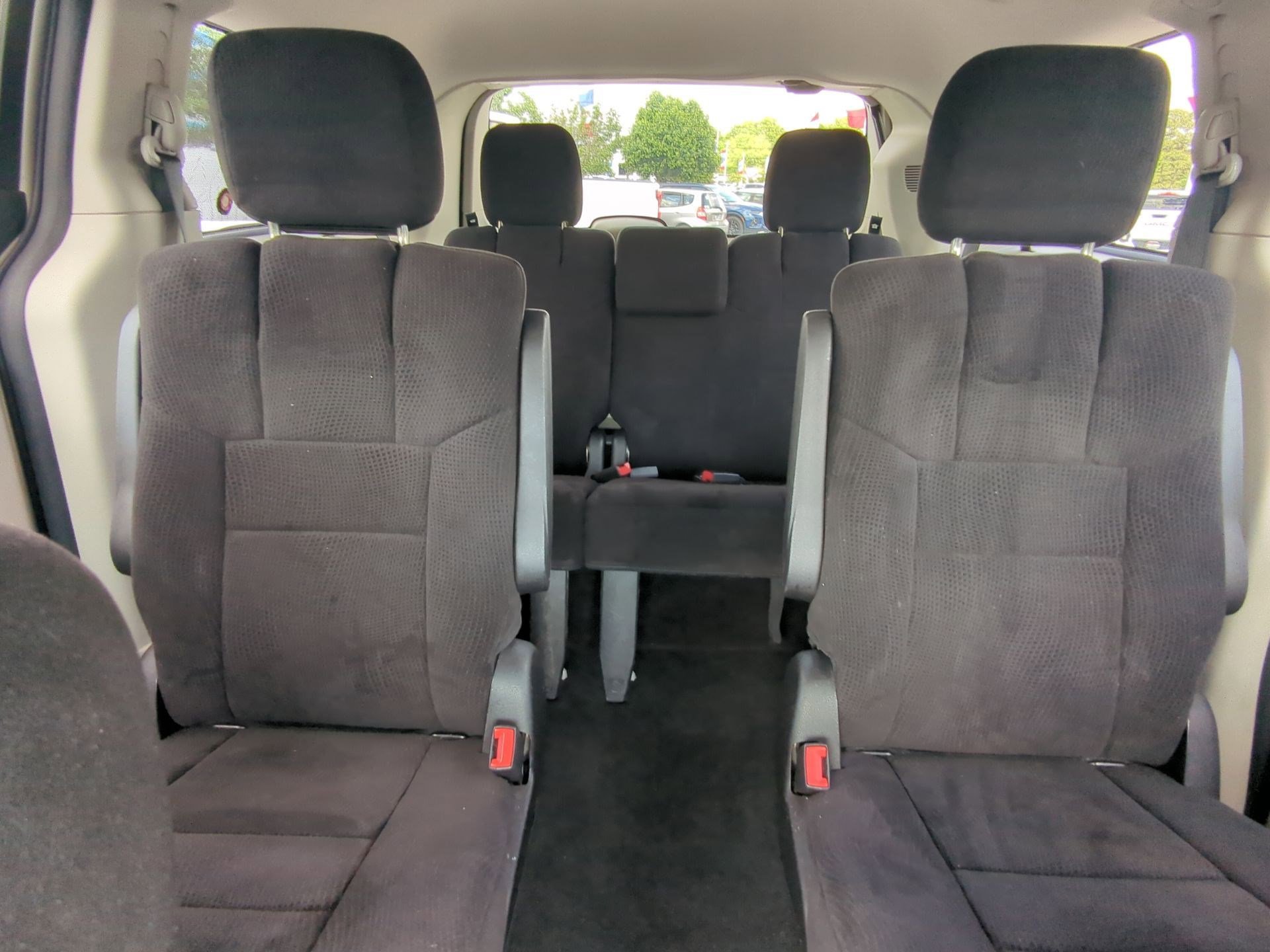 Used 2013 Dodge Grand Caravan SXT w/ UConnect Hands-Free Group FWD image 19