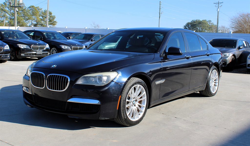 Used 2010 BMW 750i xDrive image 3