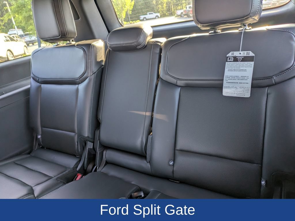Certified 2025 Ford Expedition Max Platinum w/ Stealth Performance Package AWD/4WD image 17