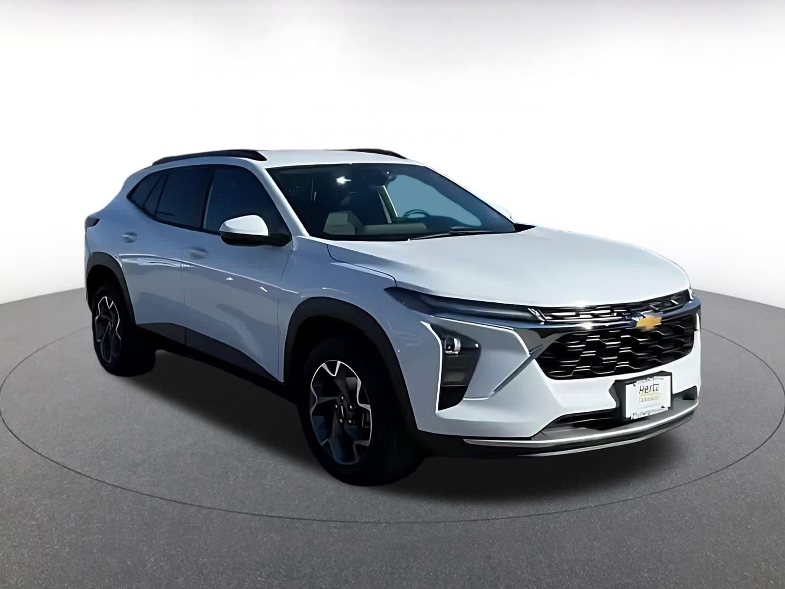 Used 2025 Chevrolet Trax LT image 3