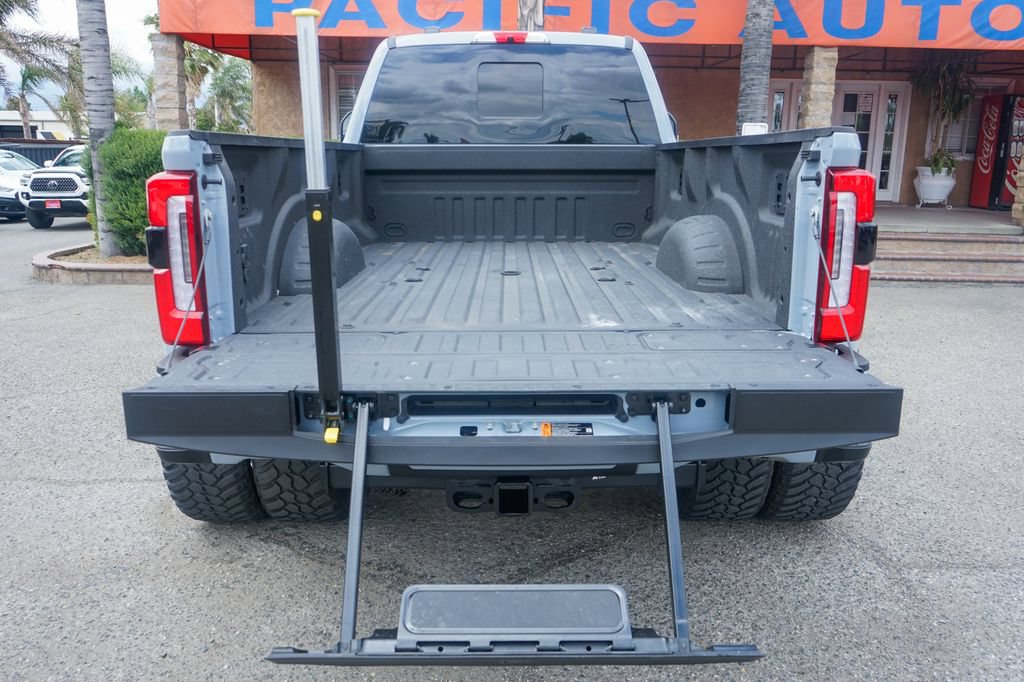 Used 2025 Ford F450 Platinum w/ FX4 Off-Road Package AWD/4WD image 9