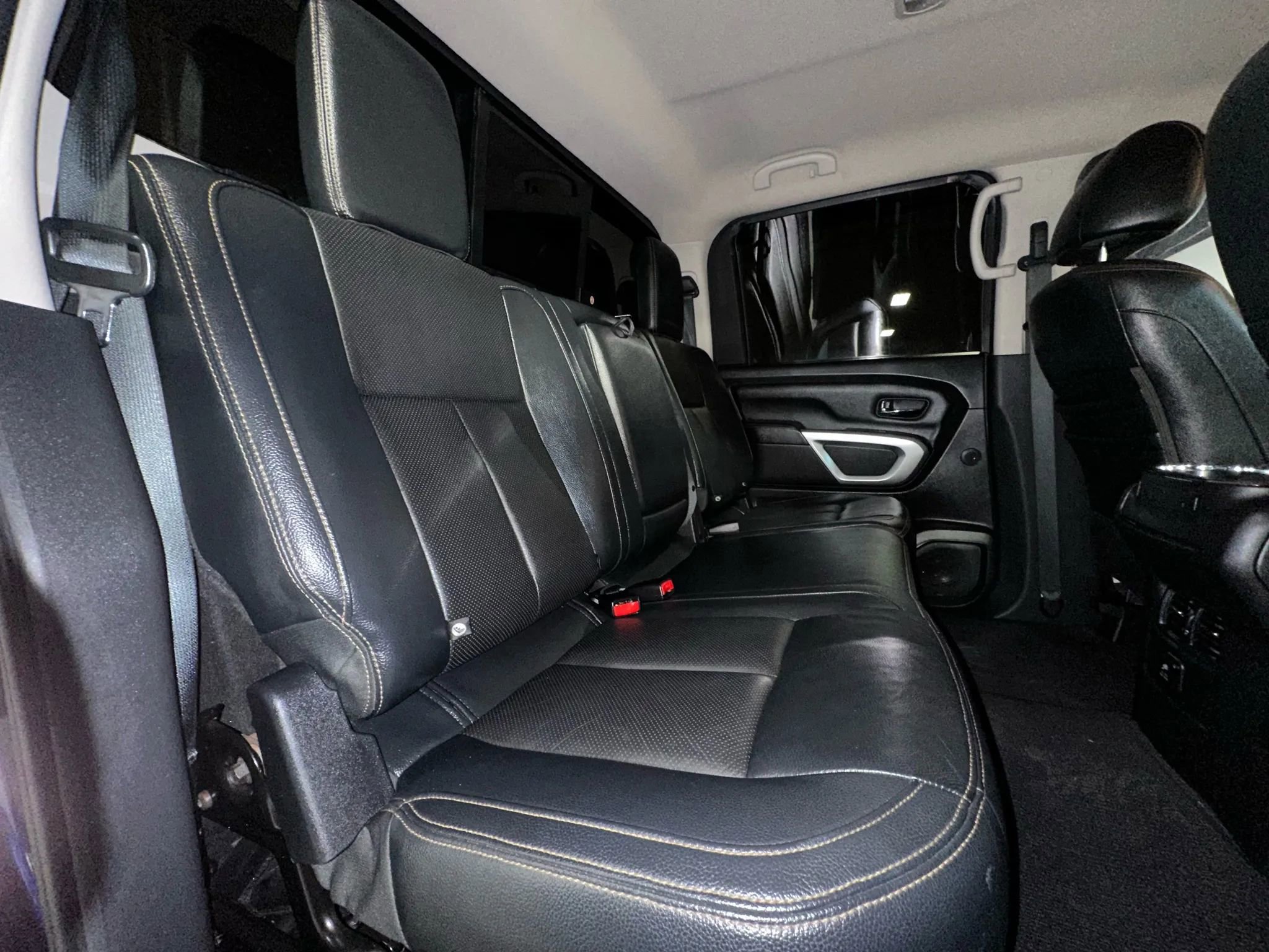 Used 2017 Nissan Titan SL image 30