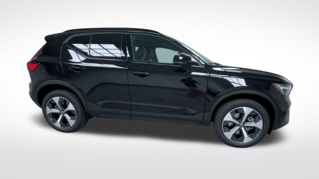 New 2026 Volvo XC40 B5 Core w/ Protection Package Premier AWD/4WD image 2