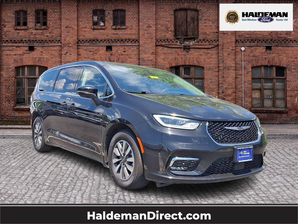 Used 2023 Chrysler Pacifica Touring-L