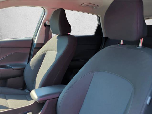 Used 2025 Hyundai Kona SEL FWD image 11