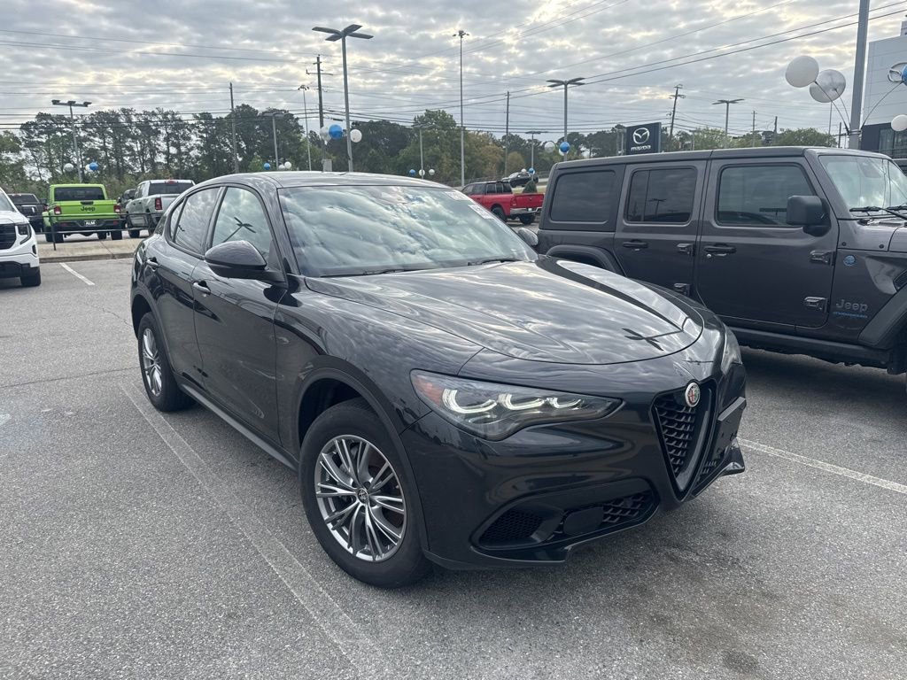 Used 2024 Alfa Romeo Stelvio Sprint image 3
