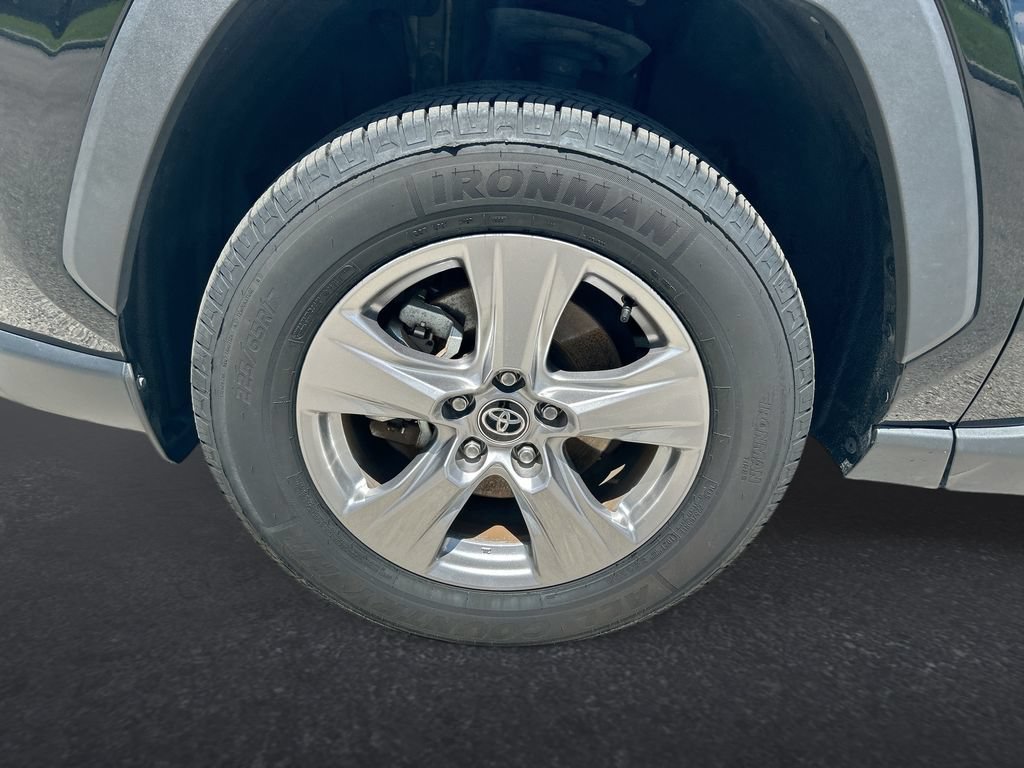Used 2025 Toyota RAV4 XLE FWD image 10