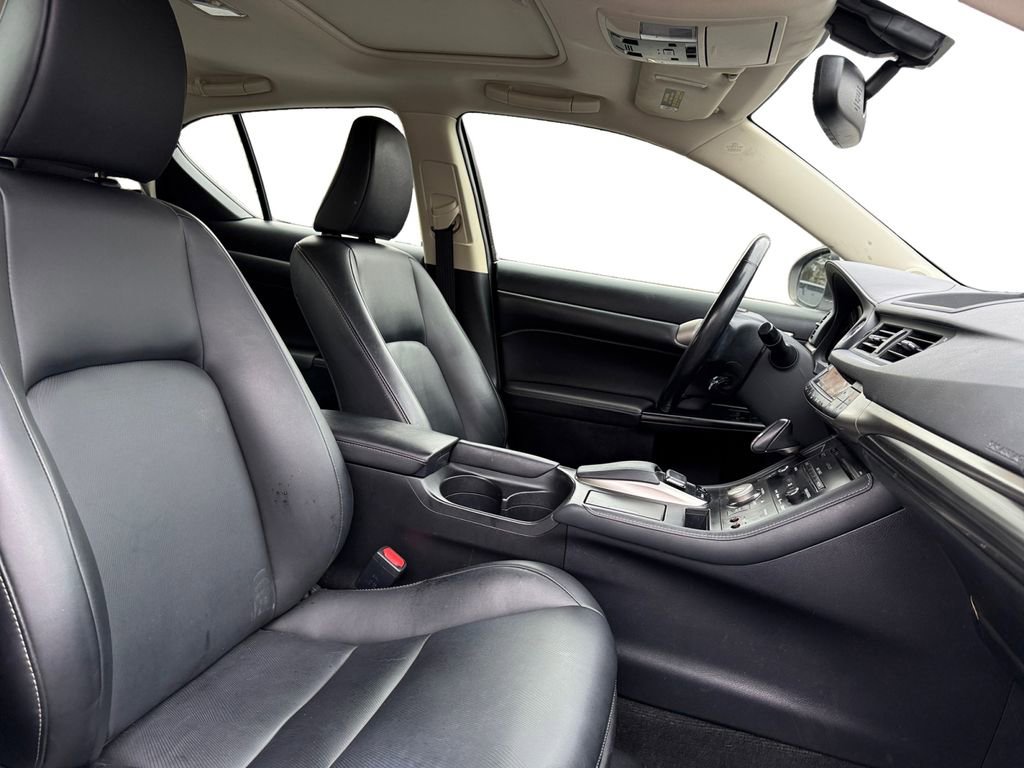 Used 2017 Lexus CT 200h w/ Navigation System Package image 15