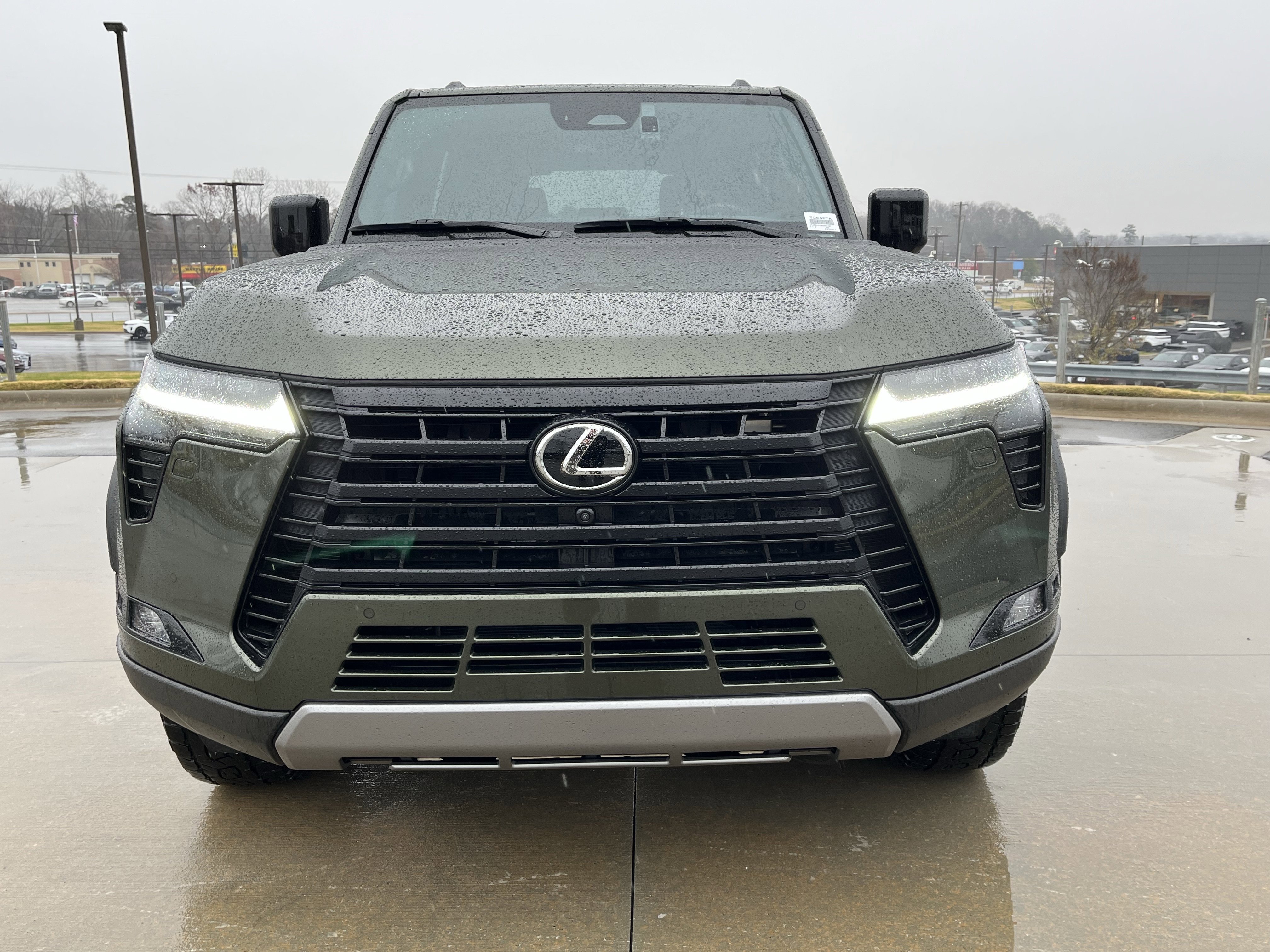 Used 2025 Lexus GX 550 w/ Accessory Package (32) image 34