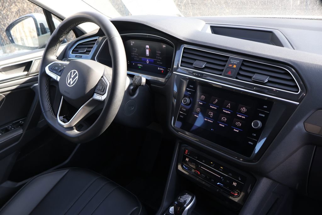 Used 2024 Volkswagen Tiguan Wolfsburg Edition image 41