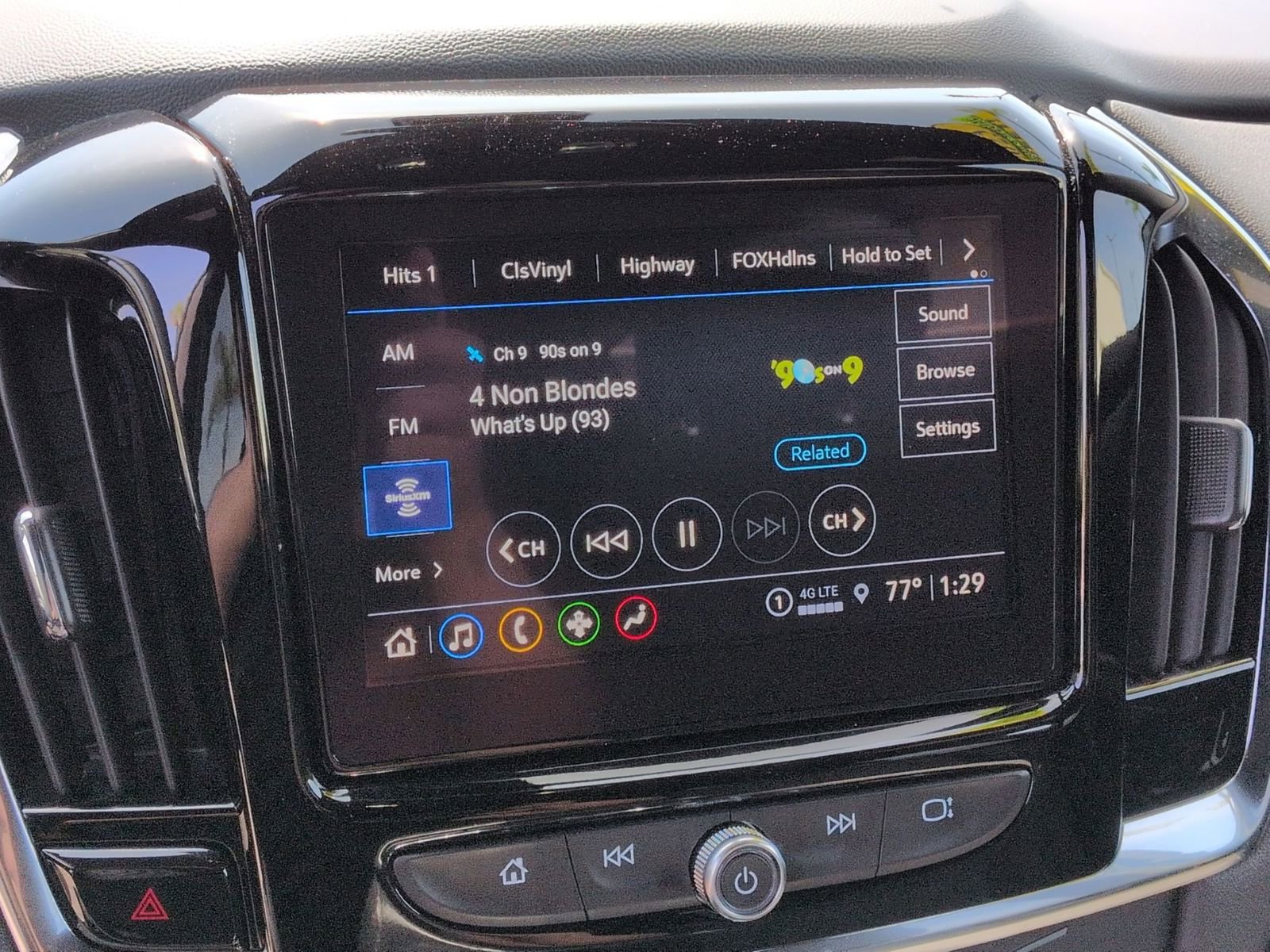Used 2023 Chevrolet Traverse LT image 18
