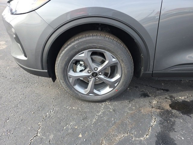 New 2026 Ford Escape ST-Line w/ Cold Weather Package image 9