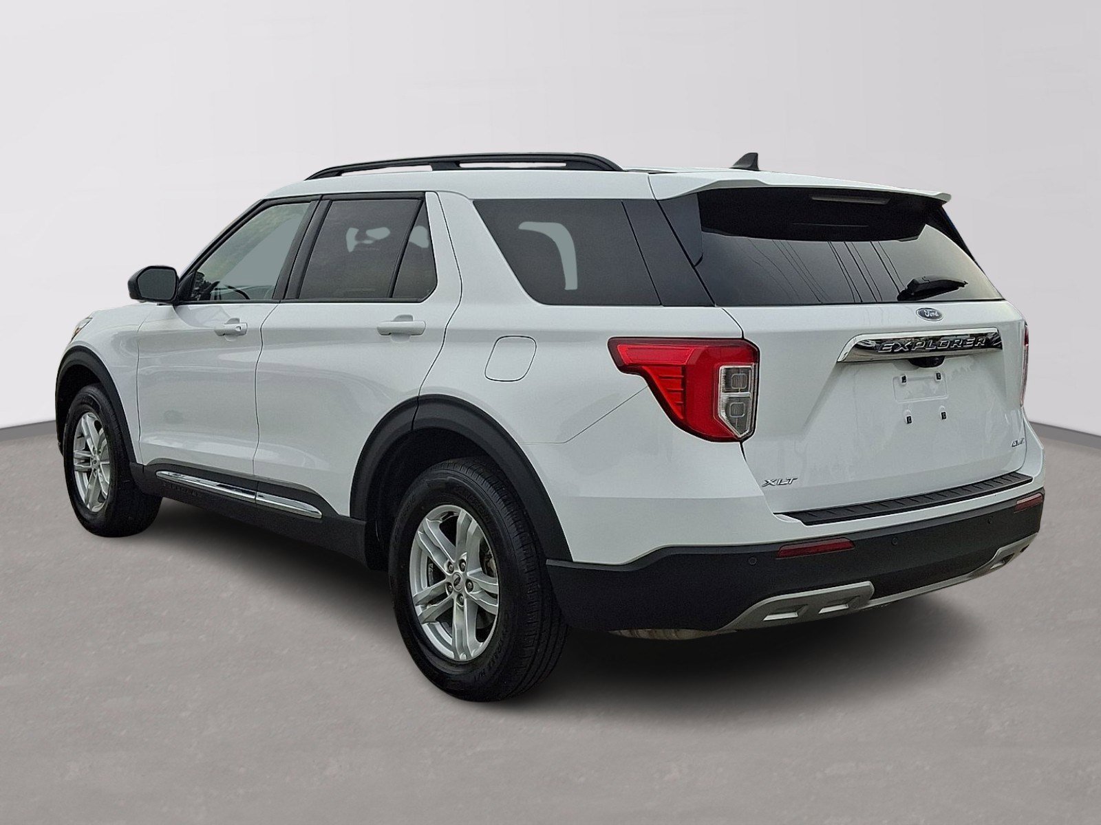 Certified 2023 Ford Explorer XLT w/ Equipment Group 202A image 4
