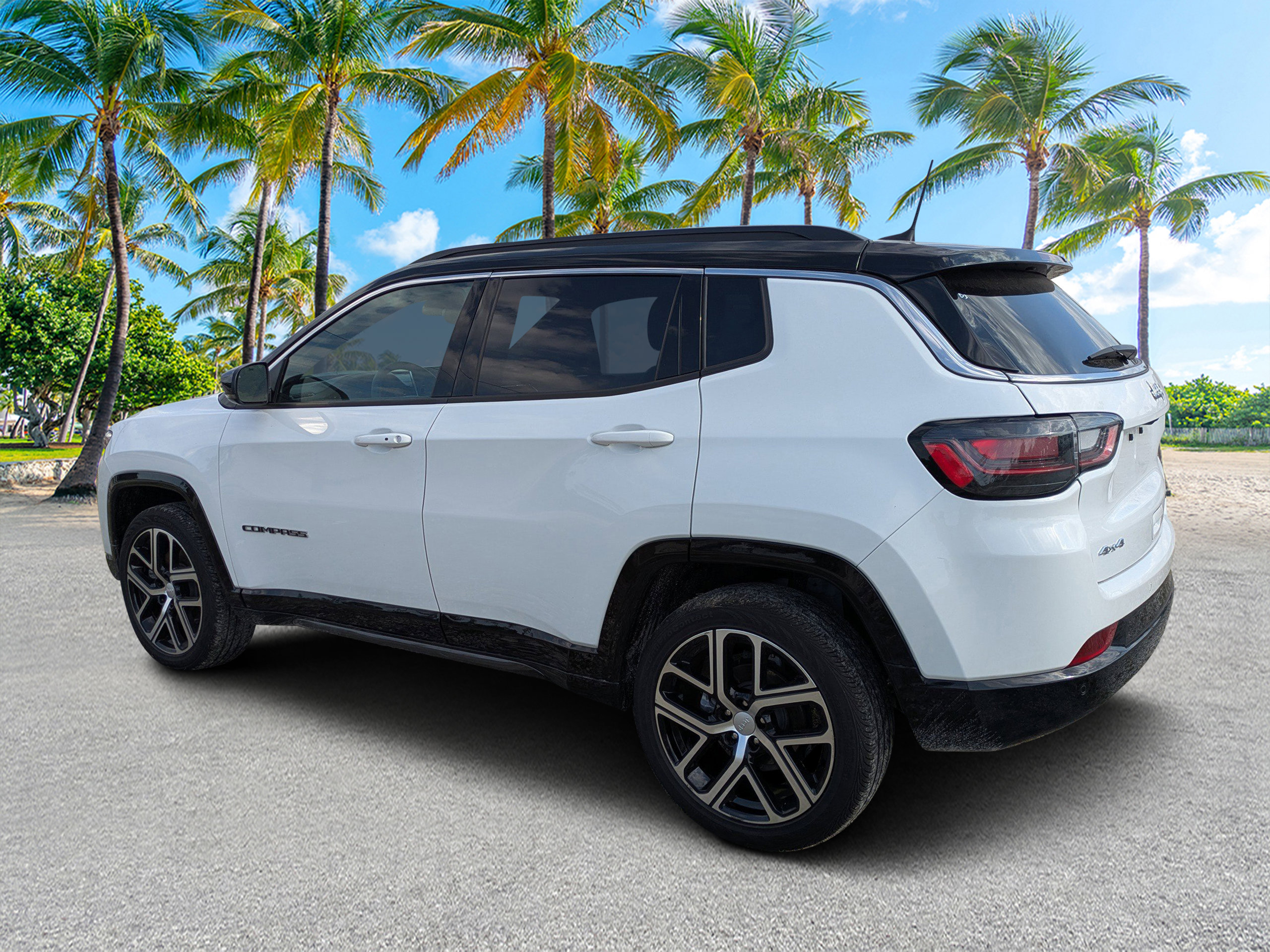Used 2024 Jeep Compass Limited w/ Elite Group AWD/4WD image 5
