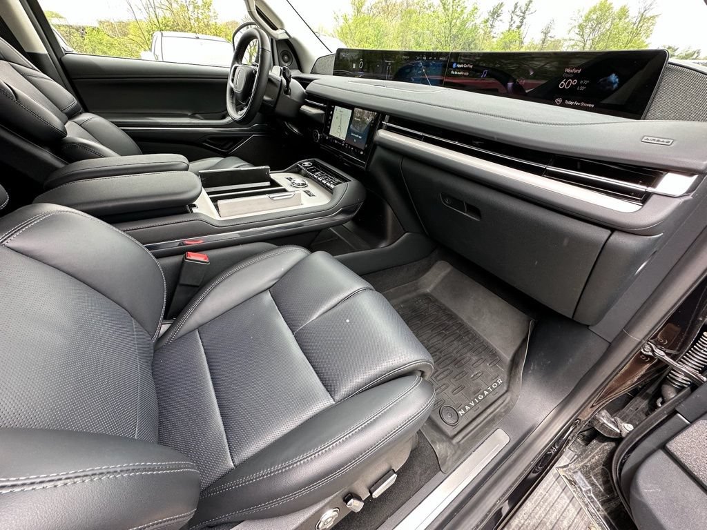 New 2025 Lincoln Navigator Reserve AWD/4WD image 22