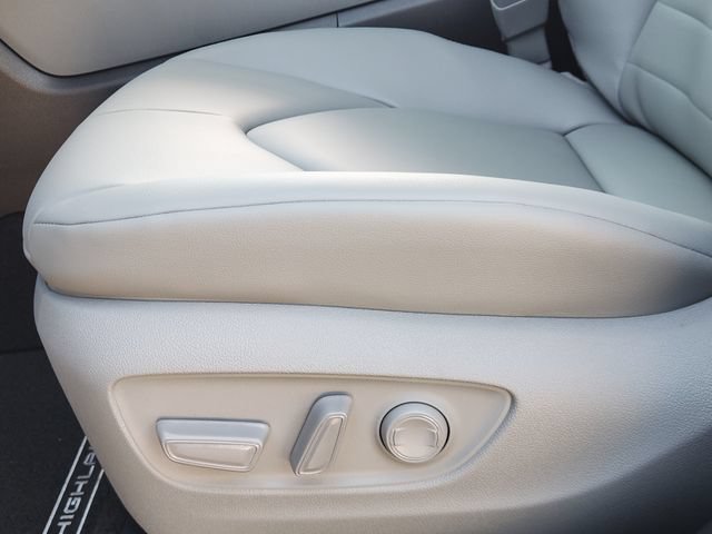 New 2026 Toyota Highlander XLE AWD/4WD image 22