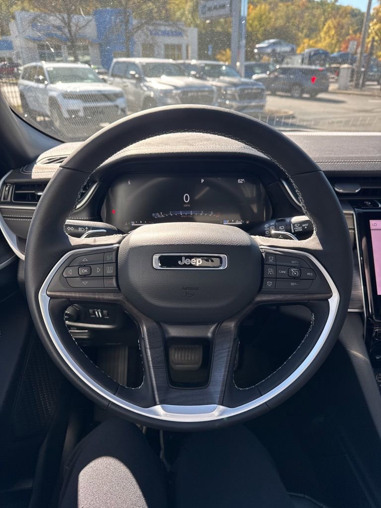 New 2025 Jeep Grand Cherokee Limited w/ Black Appearance Package image 14