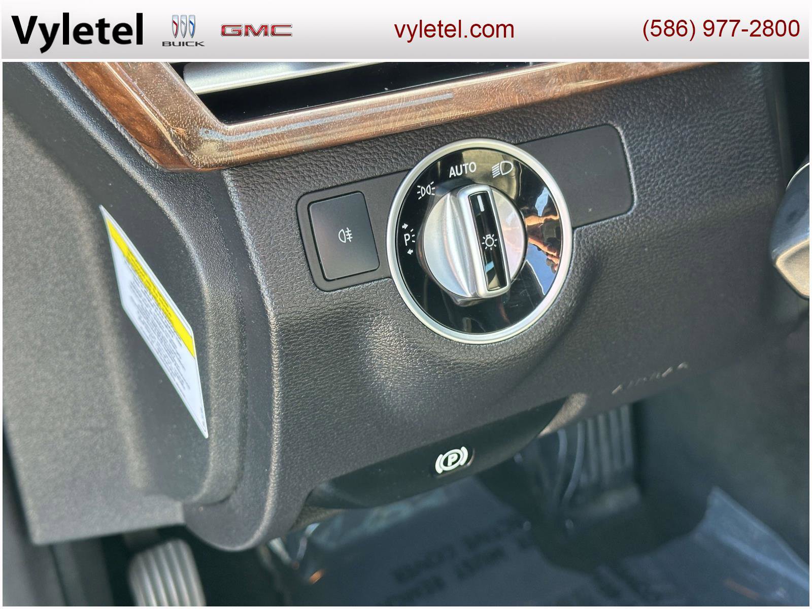 Used 2013 Mercedes-Benz E 350 4MATIC Sedan image 21