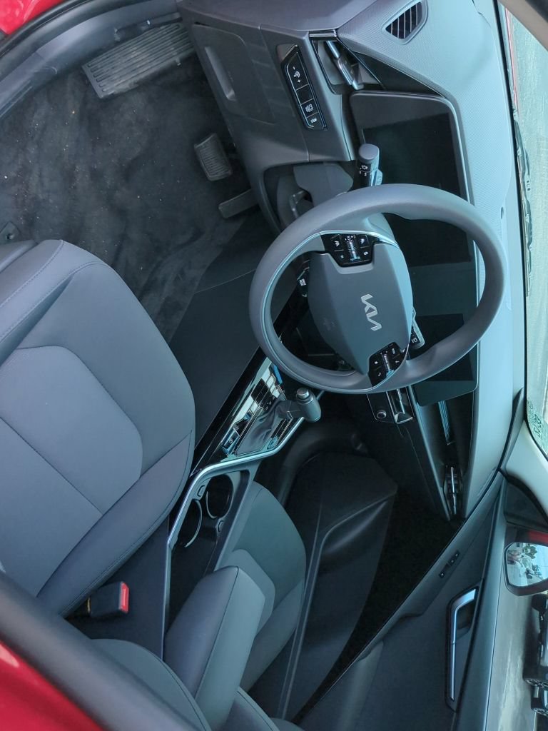 Certified 2025 Kia Niro LX FWD image 19
