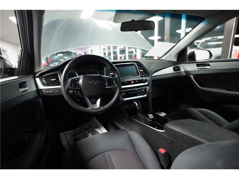 Used 2018 Hyundai Sonata SE w/ Cargo Package image 16