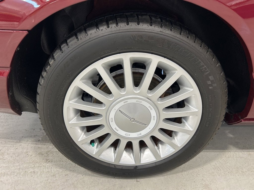 Used 2004 Ford Thunderbird image 13