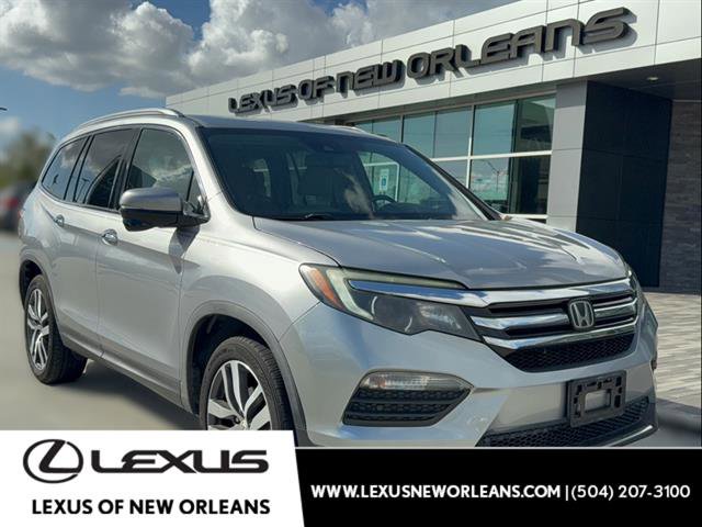 Used 2017 Honda Pilot Touring image 1