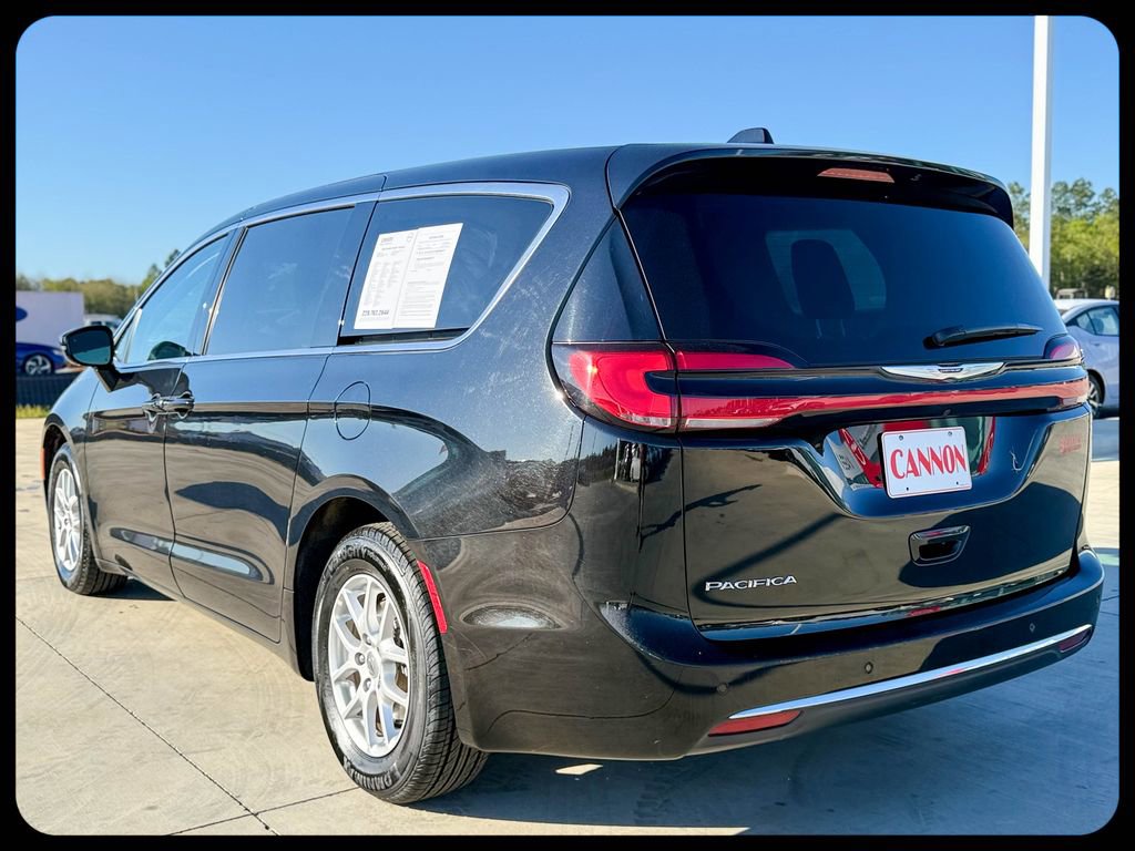 Used 2024 Chrysler Pacifica Touring-L image 6