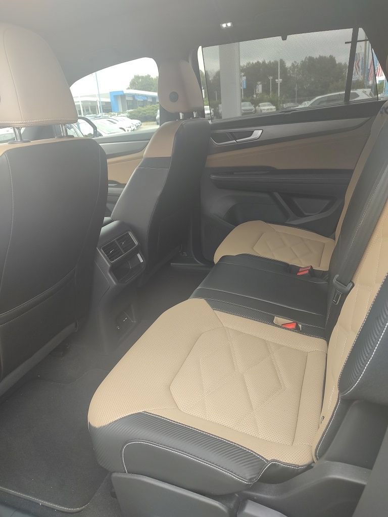 Used 2024 Volkswagen Atlas Cross Sport SE w/ Panoramic Sunroof Package FWD image 8