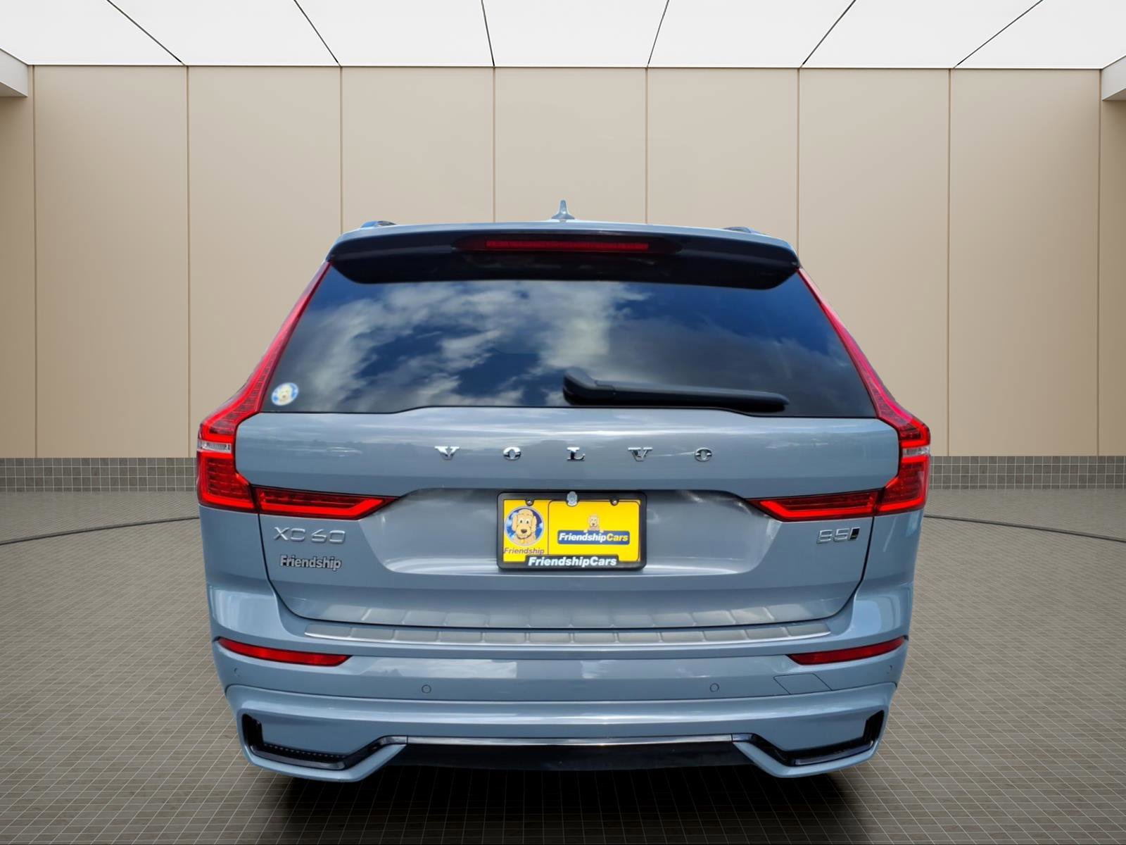 Used 2023 Volvo XC60 B5 Plus w/ Climate Package image 8