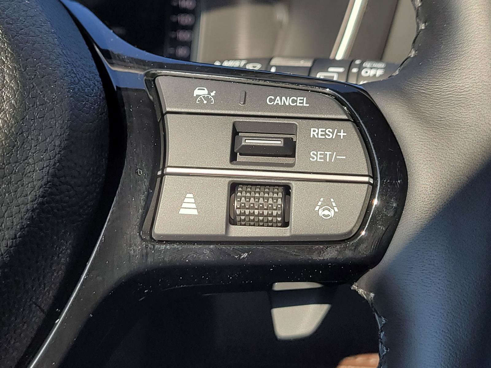 Used 2025 Honda Pilot Elite image 8