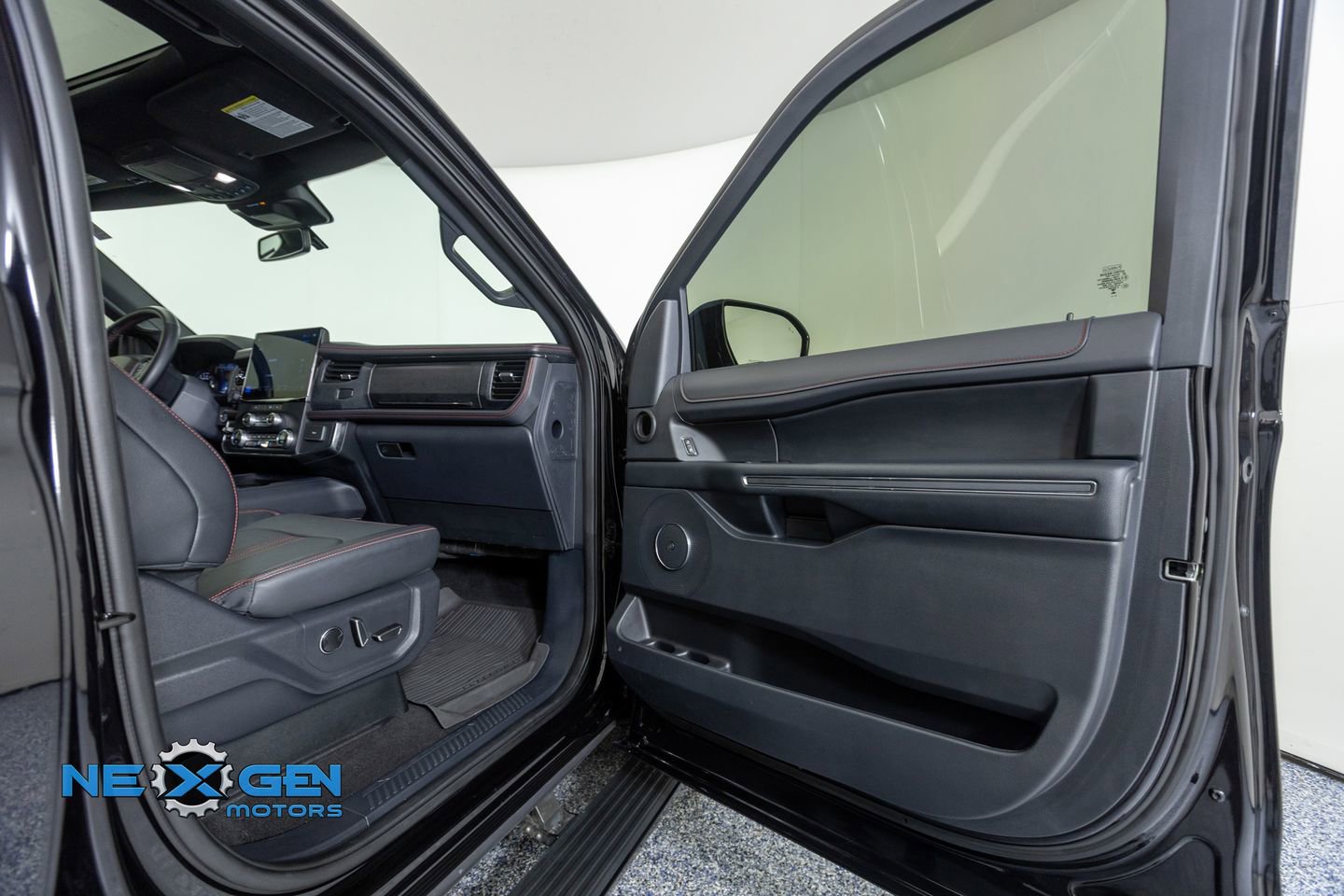 Used 2024 Ford Expedition Max Limited image 37