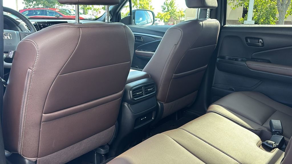 Certified 2025 Honda Passport EX-L image 32