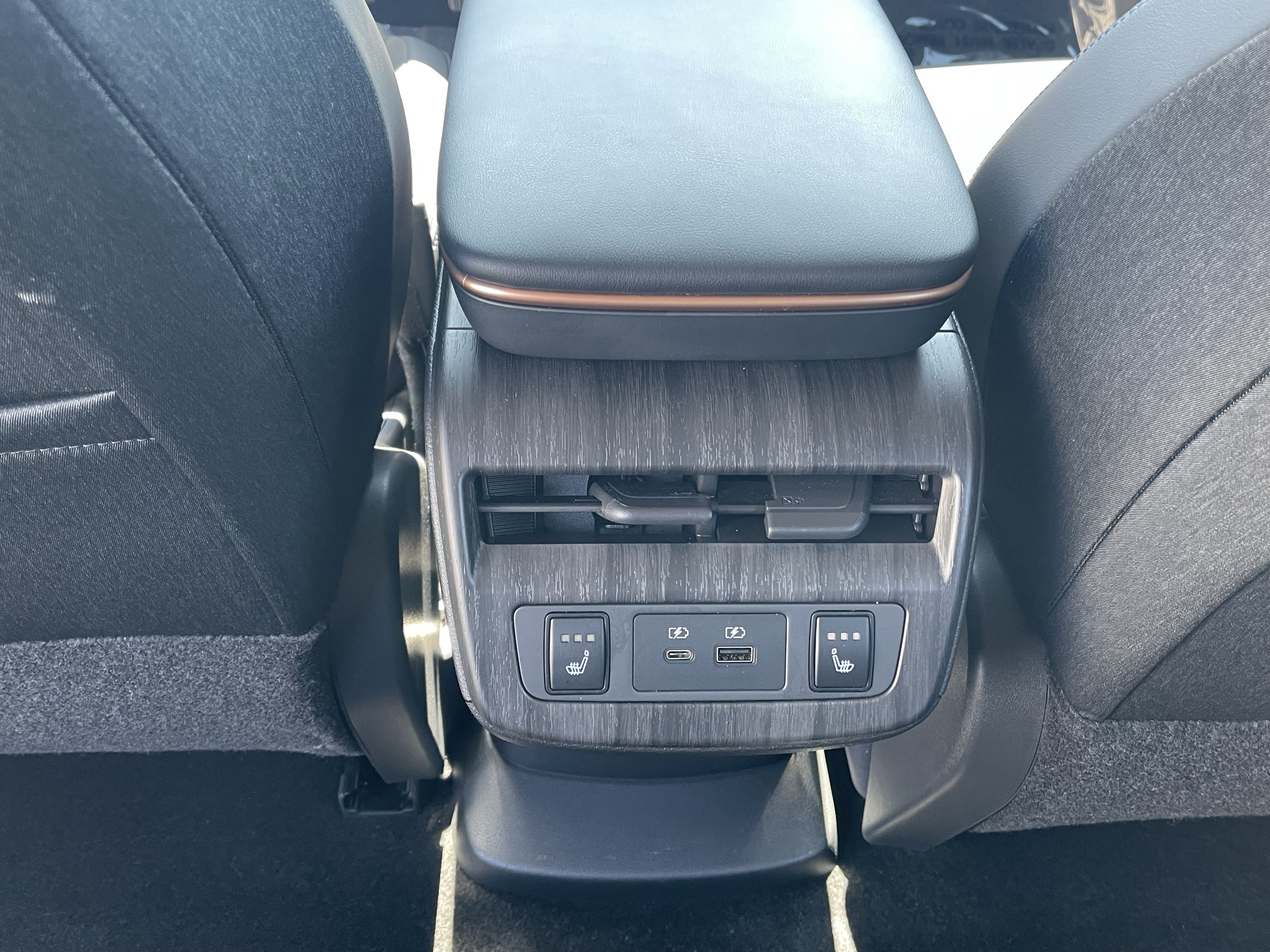 Used 2024 Nissan Ariya AWD image 14