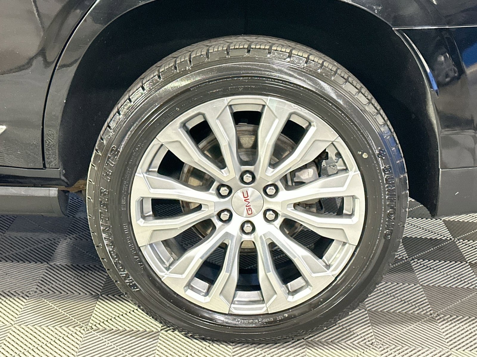 Used 2023 GMC Yukon Denali image 12