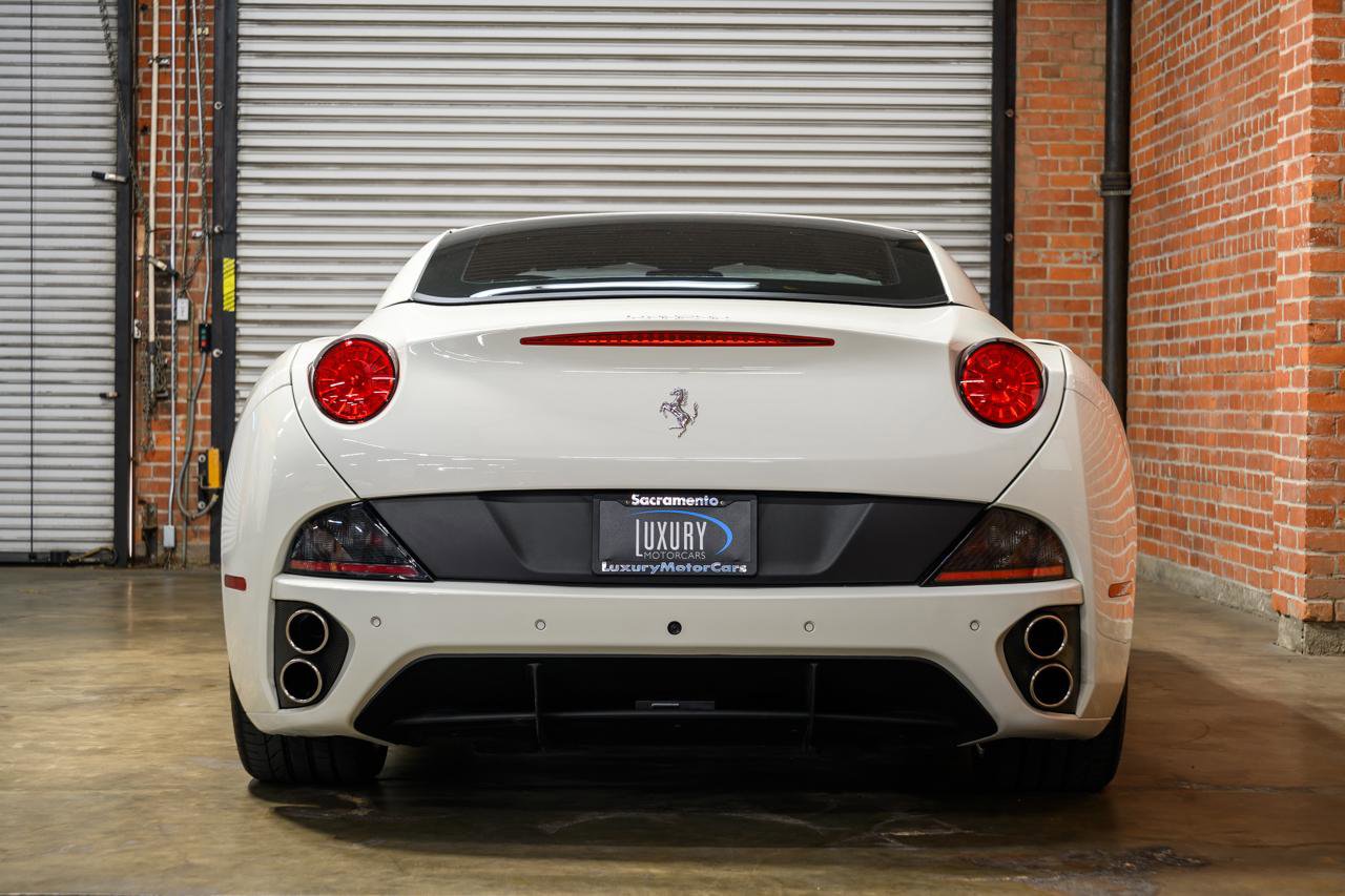 Used 2014 Ferrari California image 9