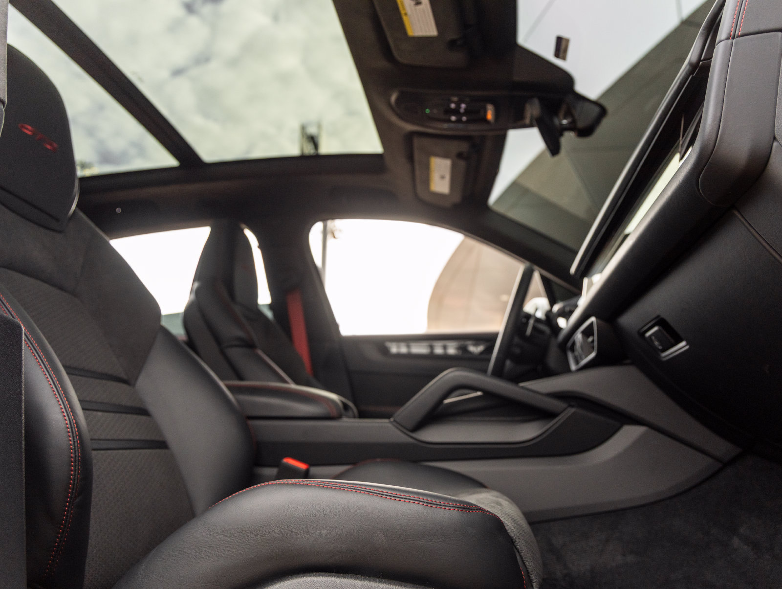 Certified 2025 Porsche Cayenne GTS AWD/4WD image 44