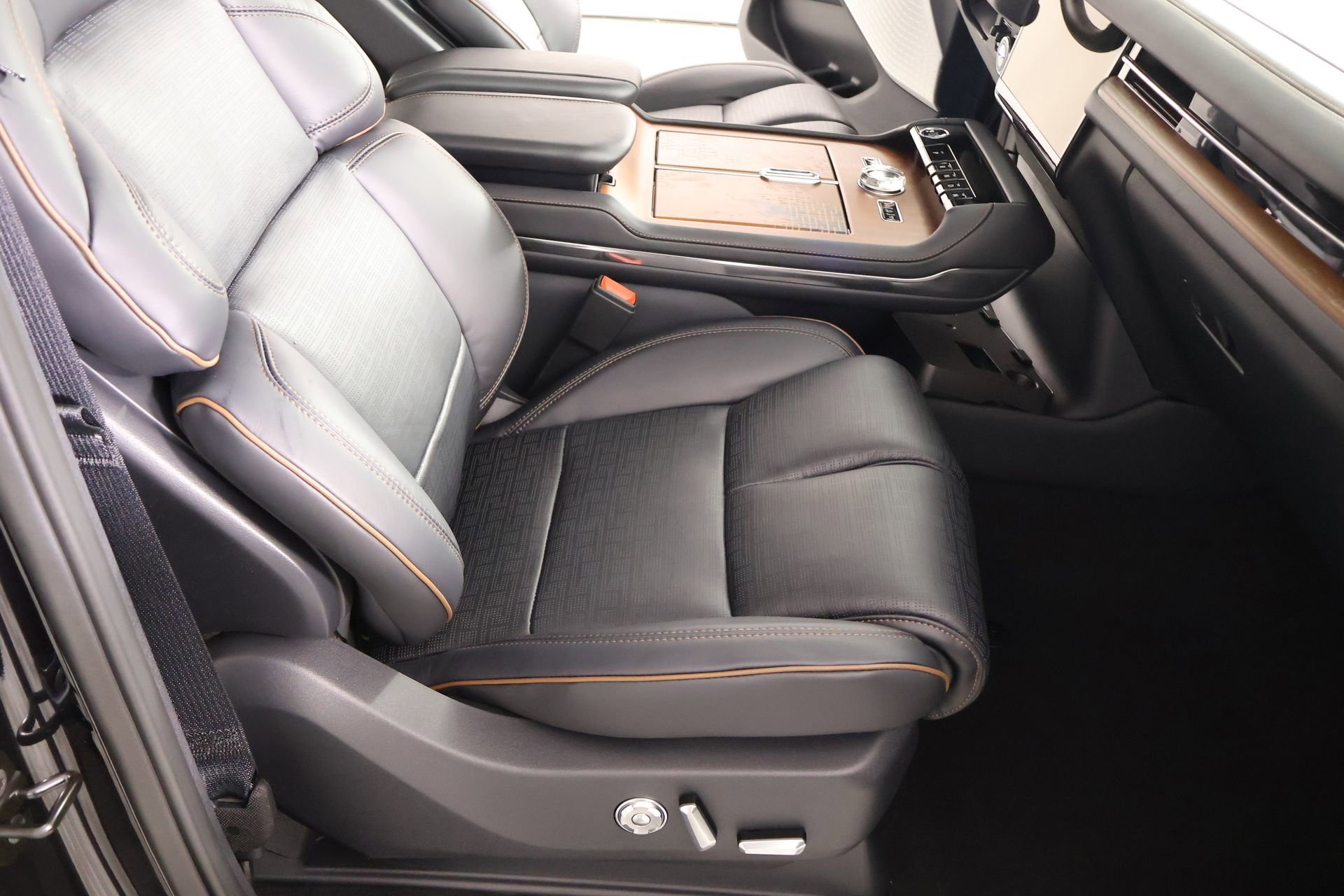 New 2026 Lincoln Navigator Black Label image 14