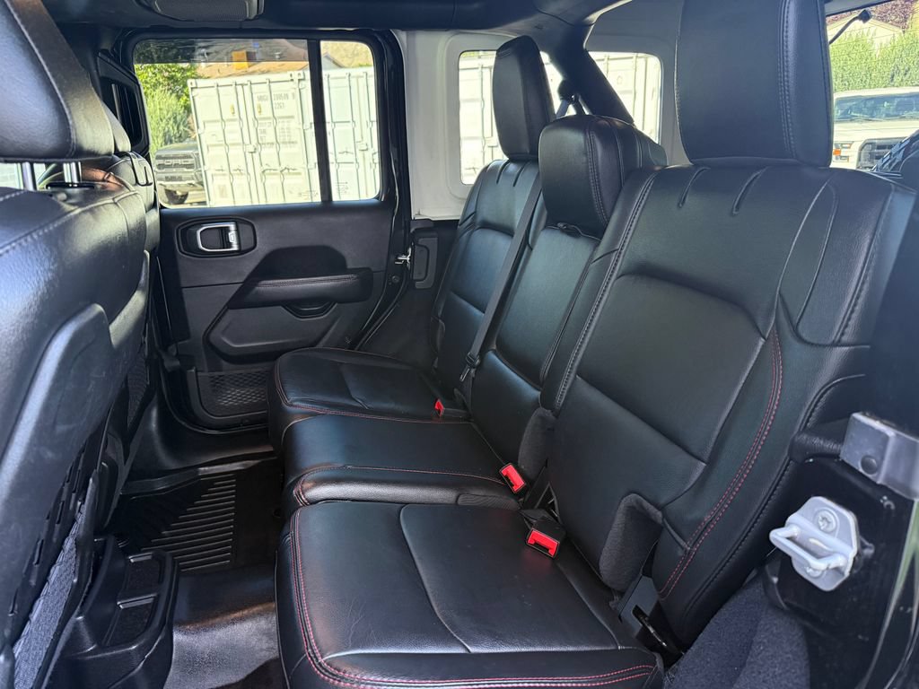 Used 2022 Jeep Wrangler Unlimited Rubicon w/ LED Lighting Group AWD/4WD image 34
