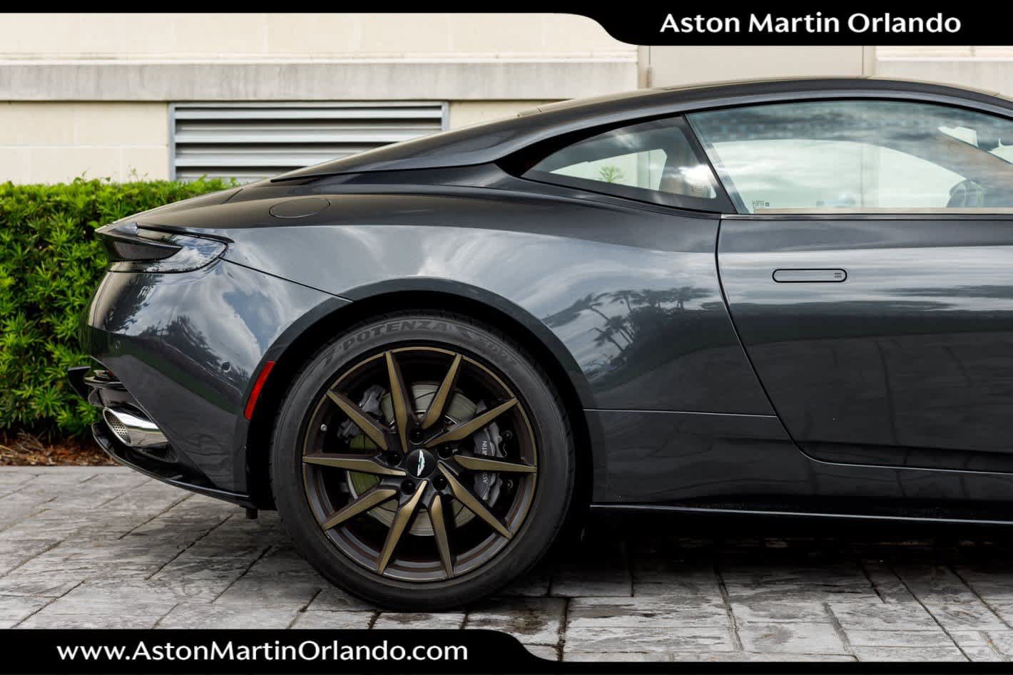 Used 2022 Aston Martin DB11 Coupe RWD image 18