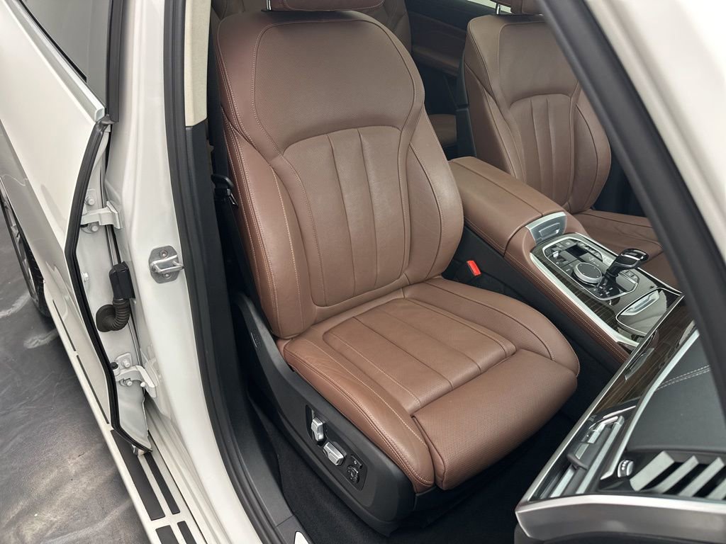 Used 2020 BMW X7 xDrive40i w/ Luxury Seating Package image 9