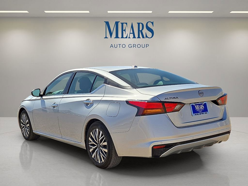 Used 2025 Nissan Altima 2.5 SV image 3