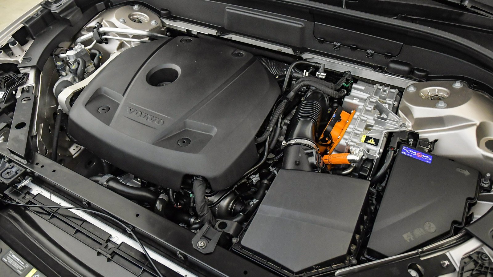 Certified 2025 Volvo XC60 T8 Core w/ Protection Package Premier image 28