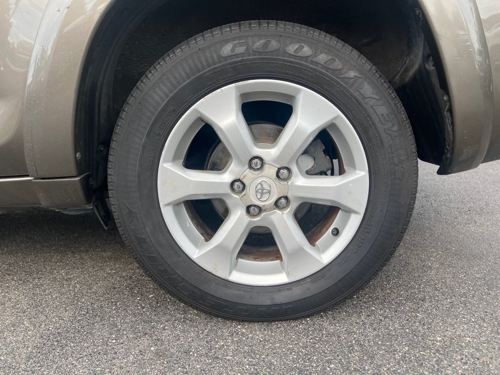 Used 2010 Toyota RAV4 Limited AWD/4WD image 31