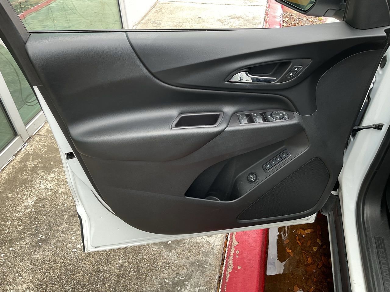 Used 2020 Chevrolet Equinox LT w/ Sport Edition image 12